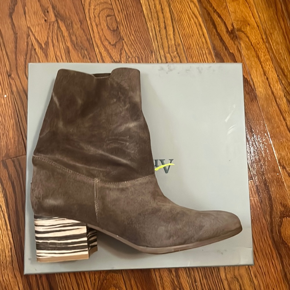 New in box Annie booties by antelope . Coffee color. Suede material size 40.